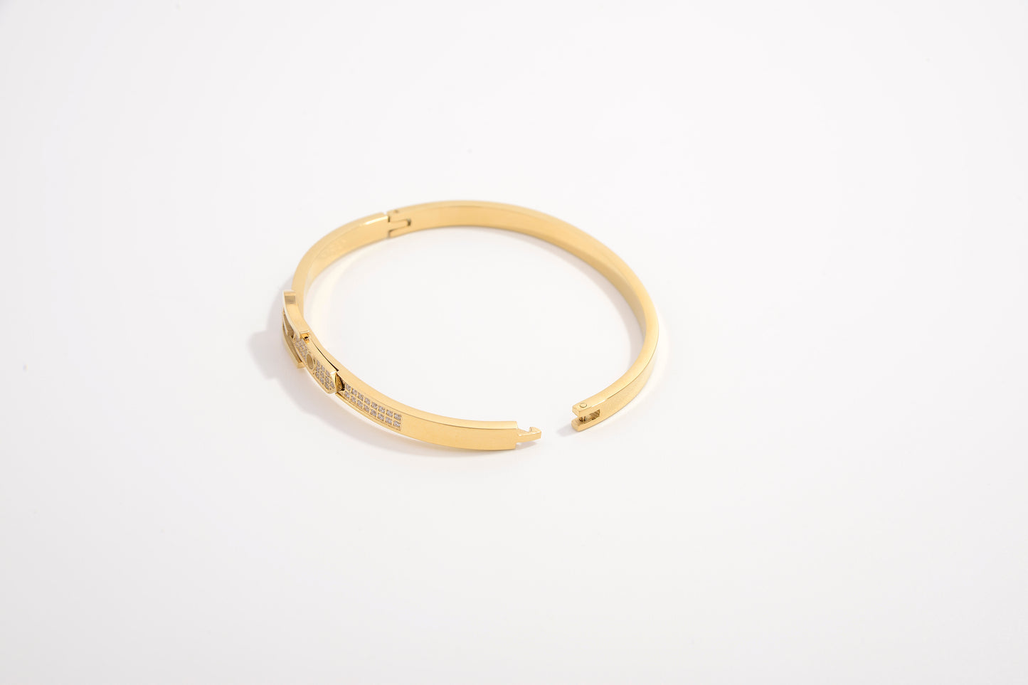RoyalPulse Gold Bracelet