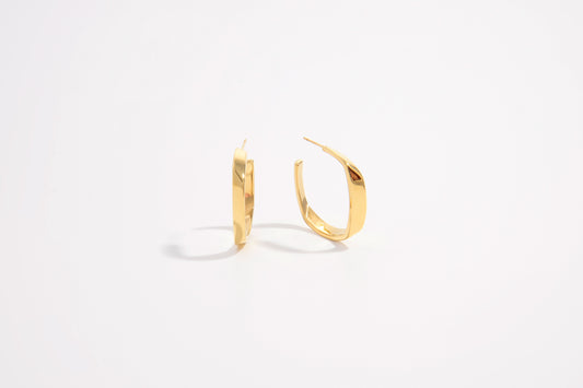Chic Gold Minimalist Hoops