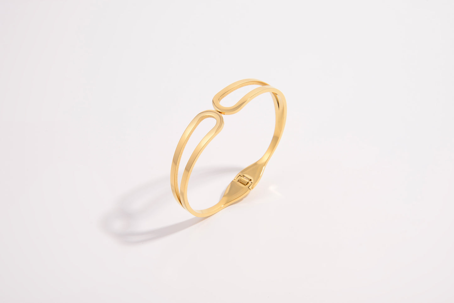 Refined Ridge Bangle