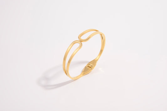 Refined Ridge Bangle